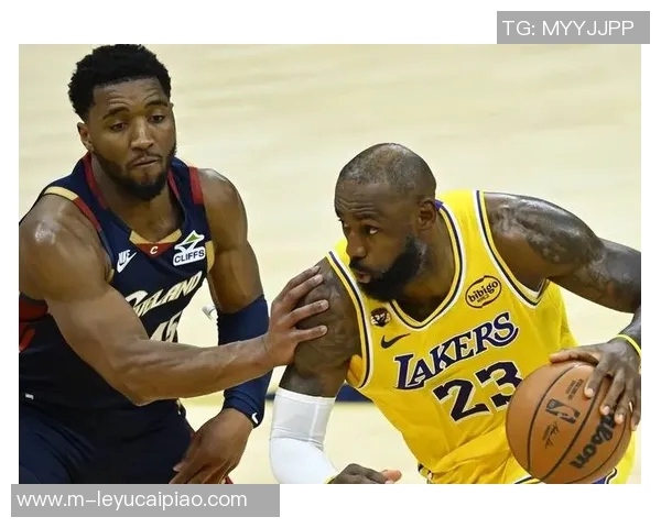 篮网与骑士加时赛激战连连球员表现引发球迷热议 篮网与骑士加时赛激战连连球员表现引发球迷热议